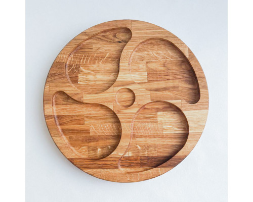 image_3 Dřevěný servírovací talíř z dubu s 4+1 – kulatý tác s rozdělením 4+1 na ořechy, sýry a tapas