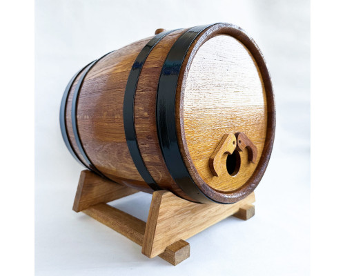 Dřevěný sud o objemu 15 litrů určený pro systém Bag-in-Box – elegantní řešení pro čepování vína nebo džusu