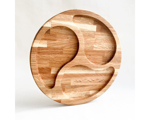 Servírovací talíř z dubového dřeva o průměru 280 mm se třemi sekcemi pro oddělené servírování