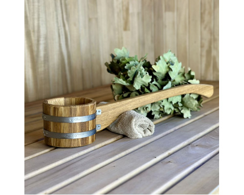 image_2 Dubová naběračka do sauny 1 L s obručemi z nerezové oceli, kvalitní dřevěná rukojeť, ideální pro saunování a polévání vody na kameny