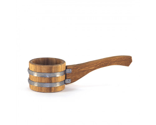 Dubová naběračka do sauny 0,5 litru s obruči z nerezové oceli, odolná a elegantní