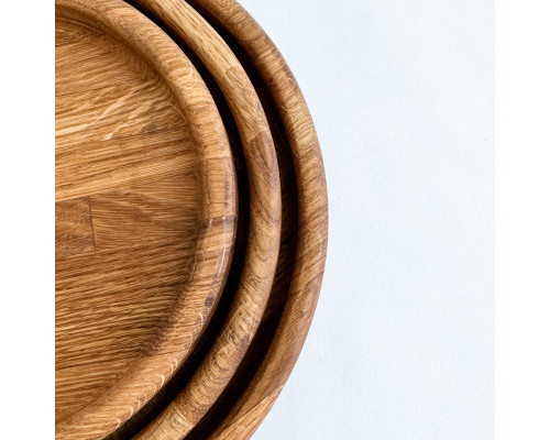 image_1 Sada tří dubových kulatých talířů o průměrech 16 cm, 19 cm a 22 cm, ručně vyráběné z masivního dubového dřeva