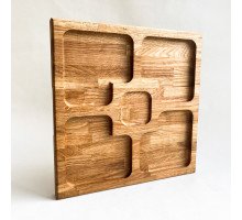 Čtvercový servírovací talíř z dubového dřeva se 4+1 – elegantní dřevěný tác pro stylové podávání pochutin.